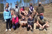 Dobrovolnická brigáda v lese - sbírání klestí 22. 4. 2020 (1)